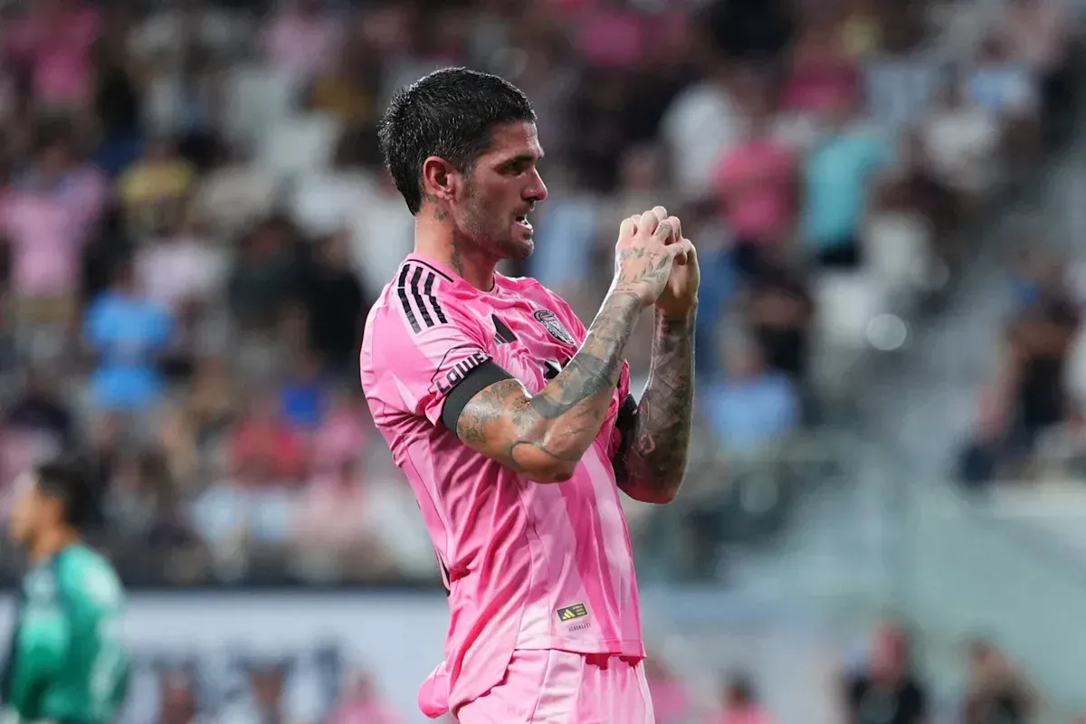 De Paul Scores Against Monterrey and Honours Messi With Jersey Tribute