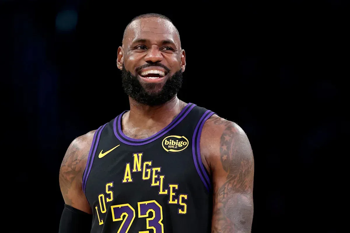 Sixers Fan Sunburns LeBron Tribute Onto His Back While Waiting for Jersey